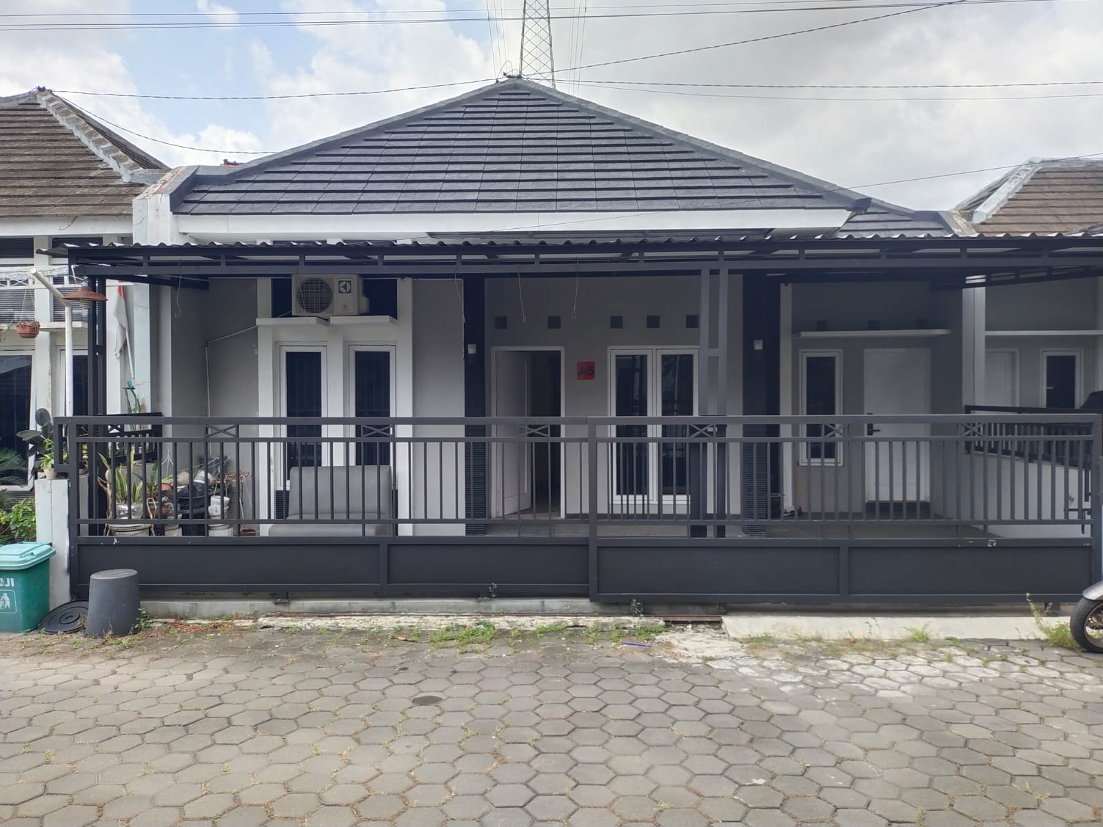 Rumah Dalam Komplek Perum Iranova House Jalan Kabupaten Sleman
