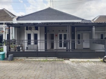 Rumah Dalam Komplek Perum Iranova House Jalan Kabupaten Sleman